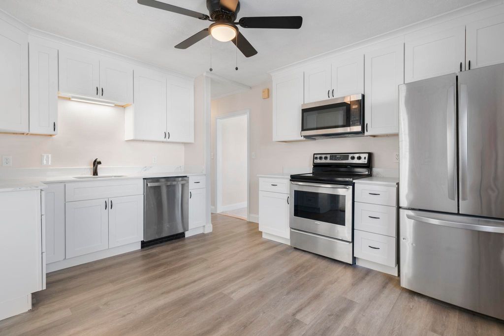 Photo of 197 Melrose Street, Manchester, NH 03109 (MLS # 5072989)