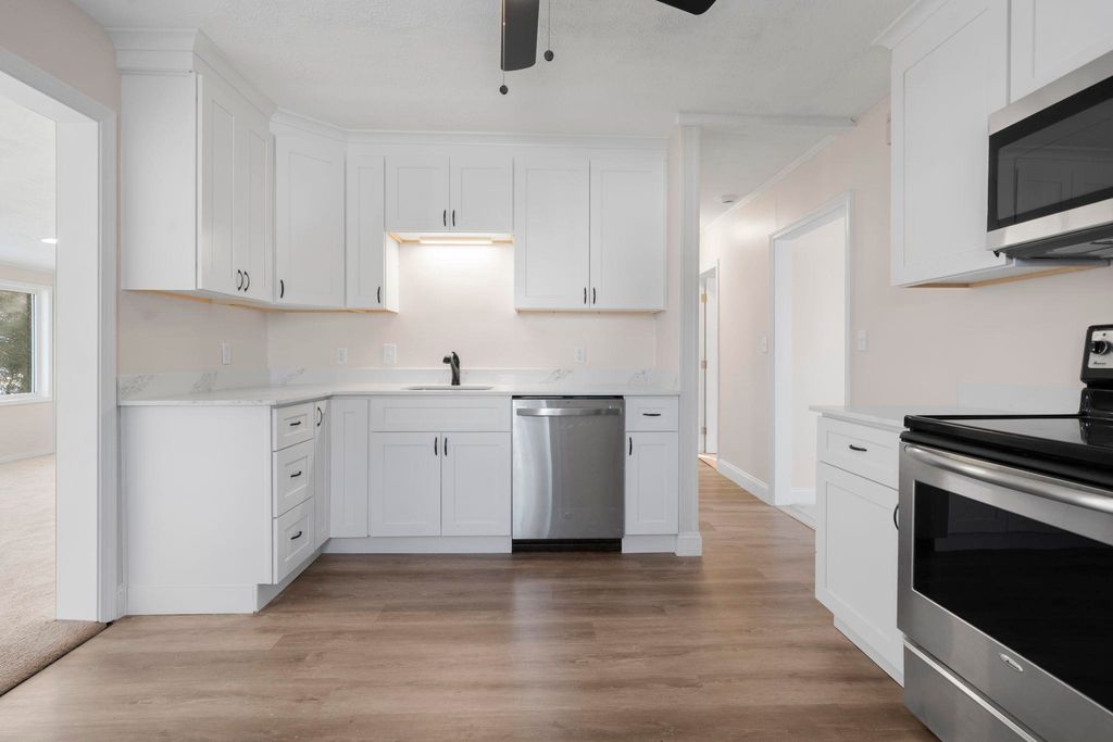 Photo of 197 Melrose Street, Manchester, NH 03109 (MLS # 5072989)