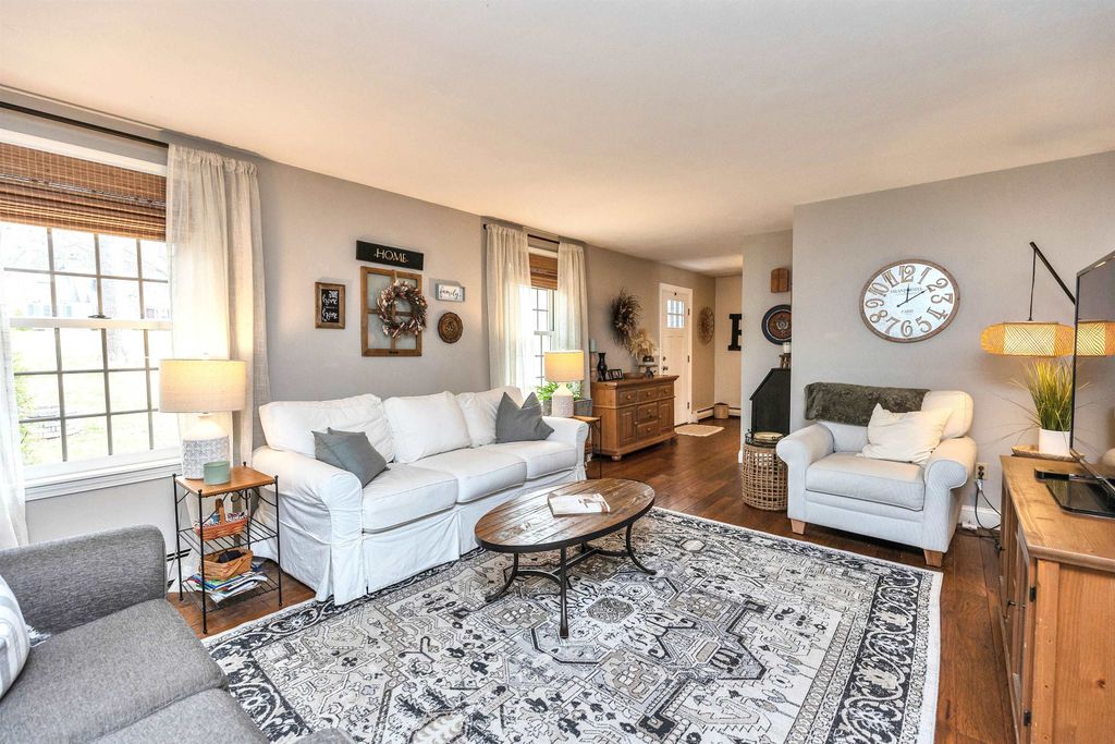 Photo of 7 Kent Street, Windham, NH 03087 (MLS # 5082509)