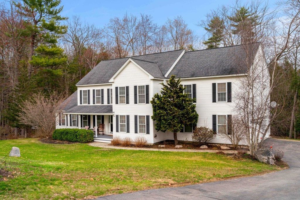 Photo of 7 Samantha Avenue, Raymond, NH 03077 (MLS # 5083921)