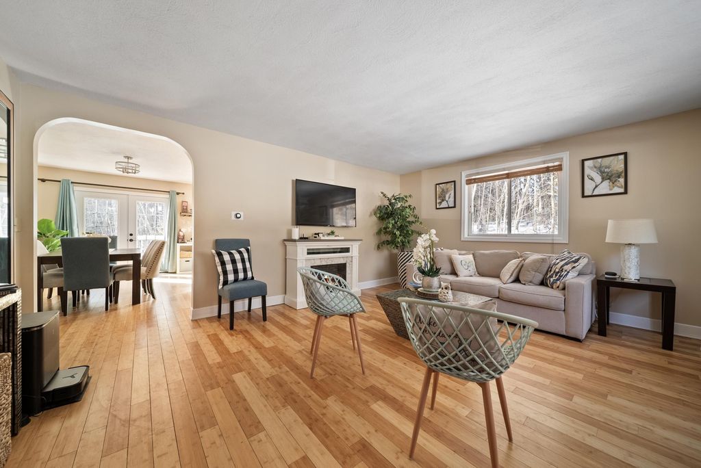 Photo of 8 Standish Way #8, Amherst, NH 03031 (MLS # 5075817)