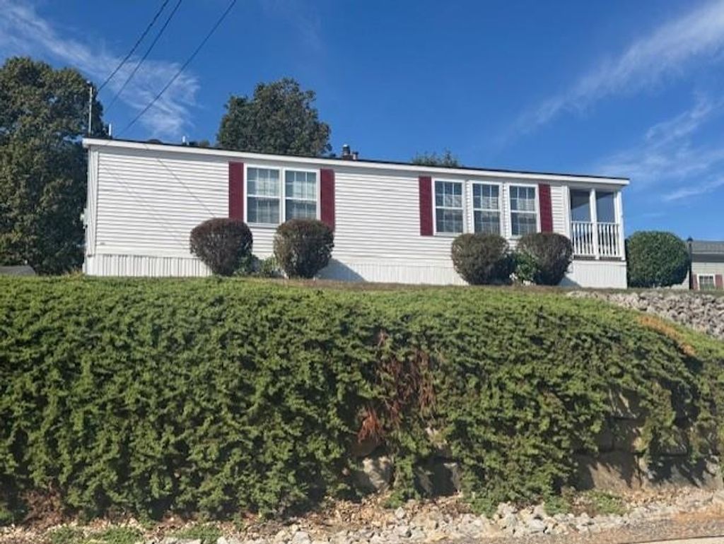 Photo of 8 ian&#39;s Path, Hampstead, NH 03841 (MLS # 5062391)