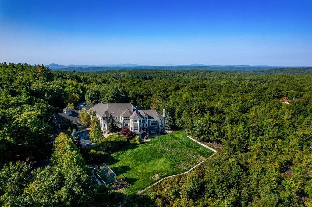 Photo of 6 Crescent Drive, Bow, NH 03304 (MLS # 5086917)