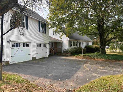 Photo of 4 Washington Street, Hudson, NH 03051 (MLS # 5061978)
