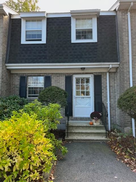 24 Fieldstone Drive Londonderry NH 03053