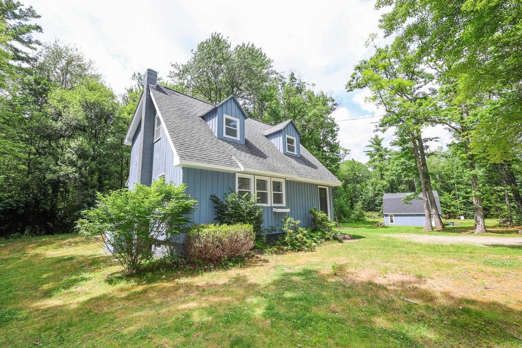 Photo of 20 Mountain Road, Epsom, NH 03234 (MLS # 5049836)