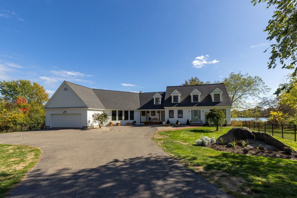 Photo of 12 Ruth Street, Portsmouth, NH 03801 (MLS # 5065648)