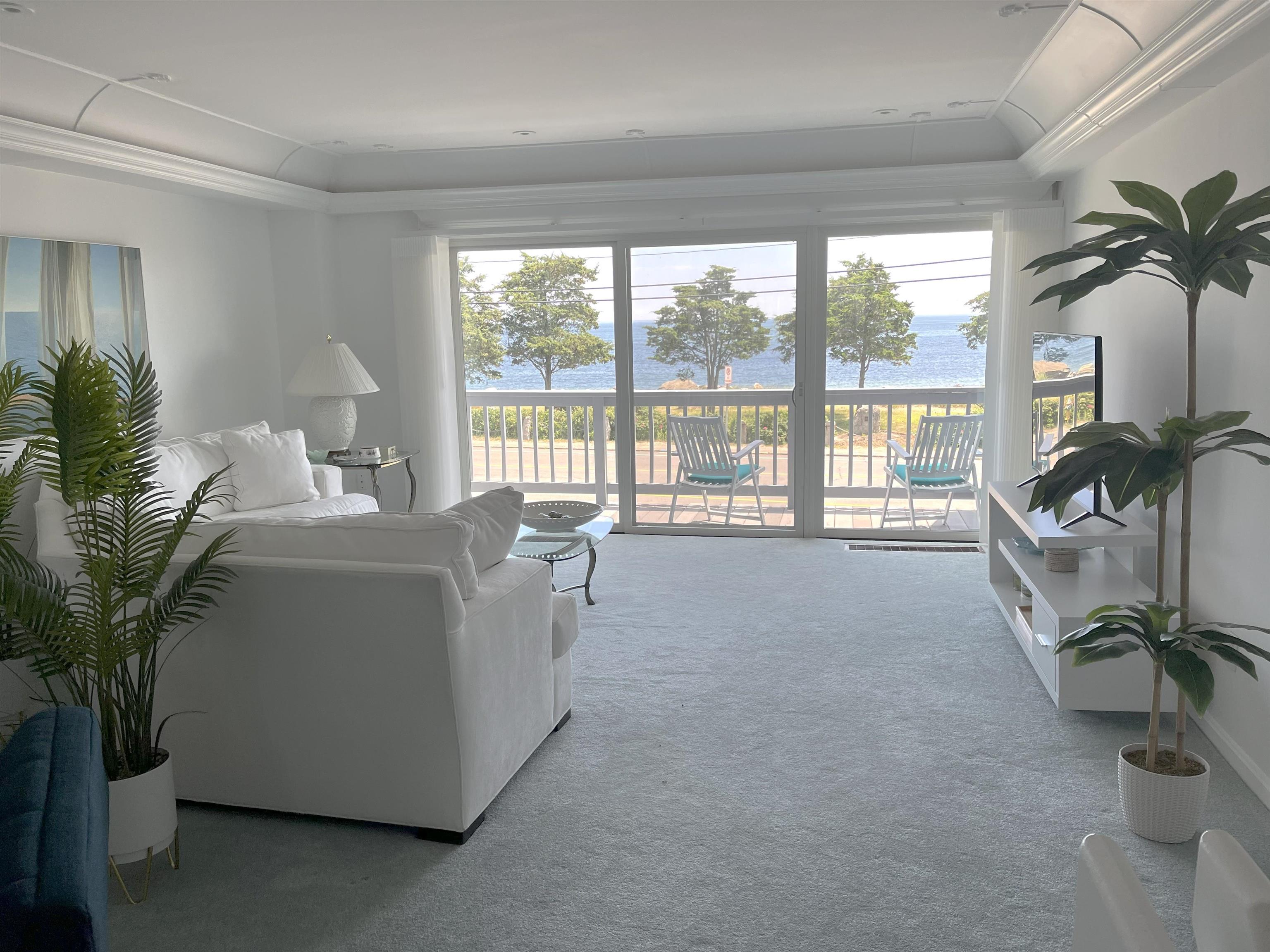 947 Ocean Boulevard 10