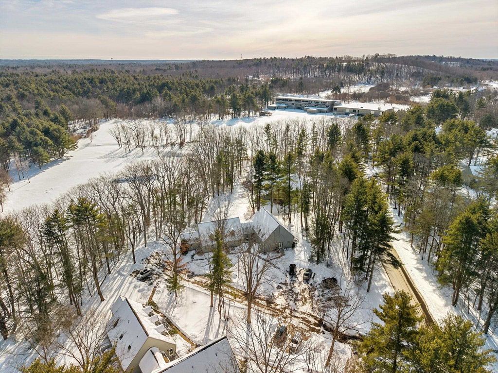 Photo of 44 Glengarry Drive, Stratham, NH 03885 (MLS # 5075941)