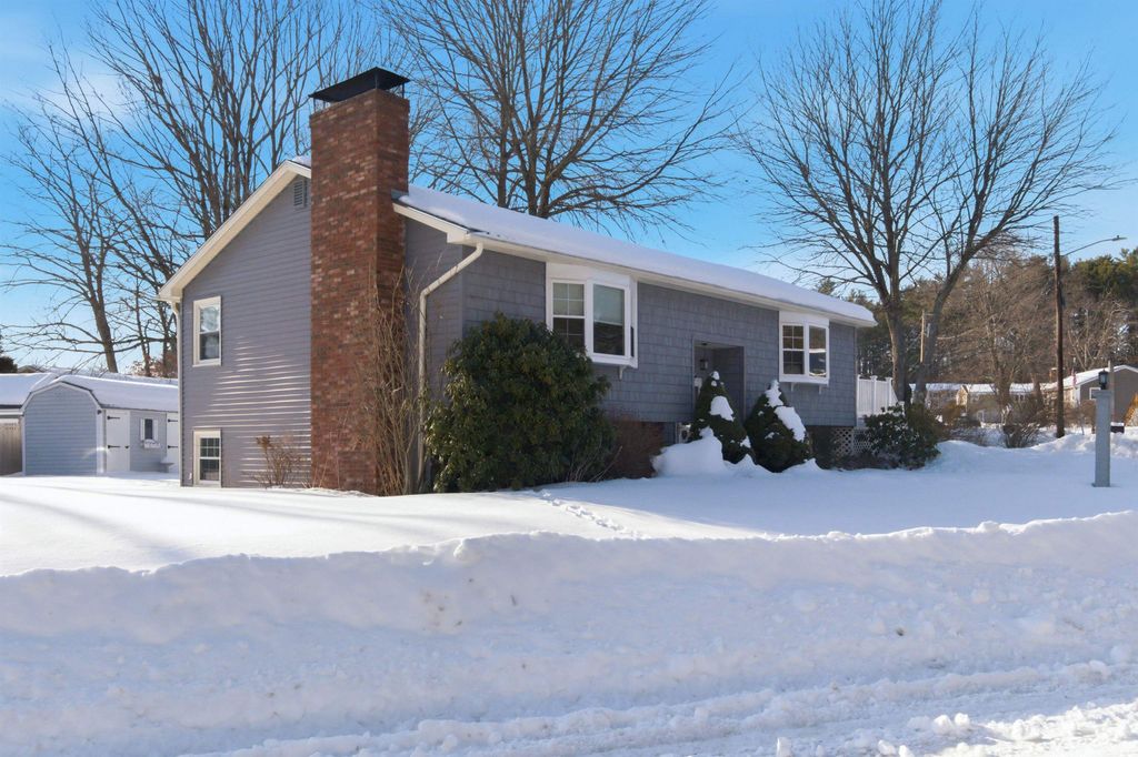 Photo of 9 Lancelot Drive, Hooksett, NH 03106 (MLS # 5075860)