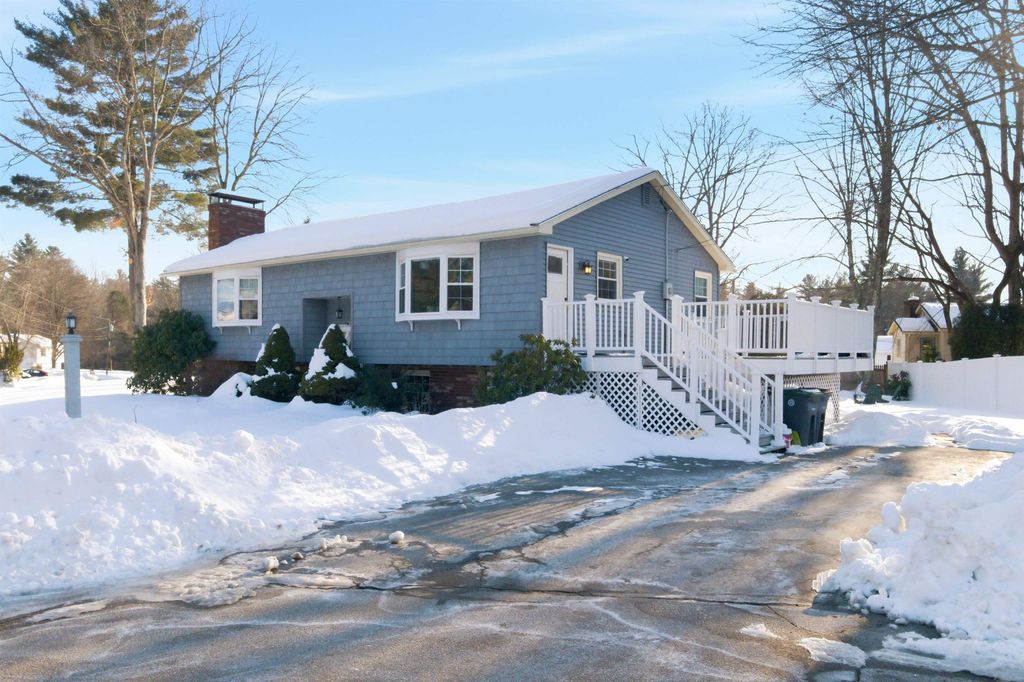 Photo of 9 Lancelot Drive, Hooksett, NH 03106 (MLS # 5075860)