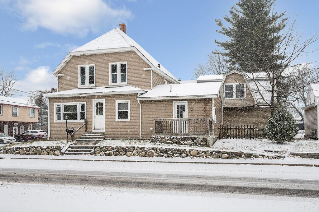 Photo of 32 Crystal Avenue, Derry, NH 03038 (MLS # 5071631)