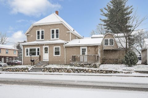 Photo of 32 Crystal Avenue, Derry, NH 03038 (MLS # 5071631)