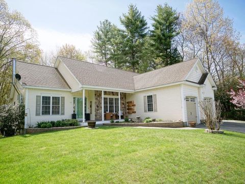 Photo of 15 Goldfinch Drive, Pelham, NH 03076 (MLS # 5088806)
