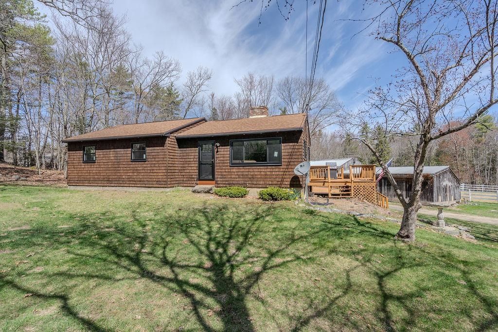Photo of 2 Mccrillis Road, Nottingham, NH 03290 (MLS # 5086848)