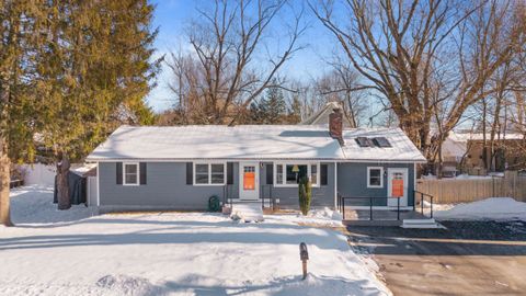 Photo of 23 Pennsylvania Avenue, Manchester, NH 03104 (MLS # 5071772)