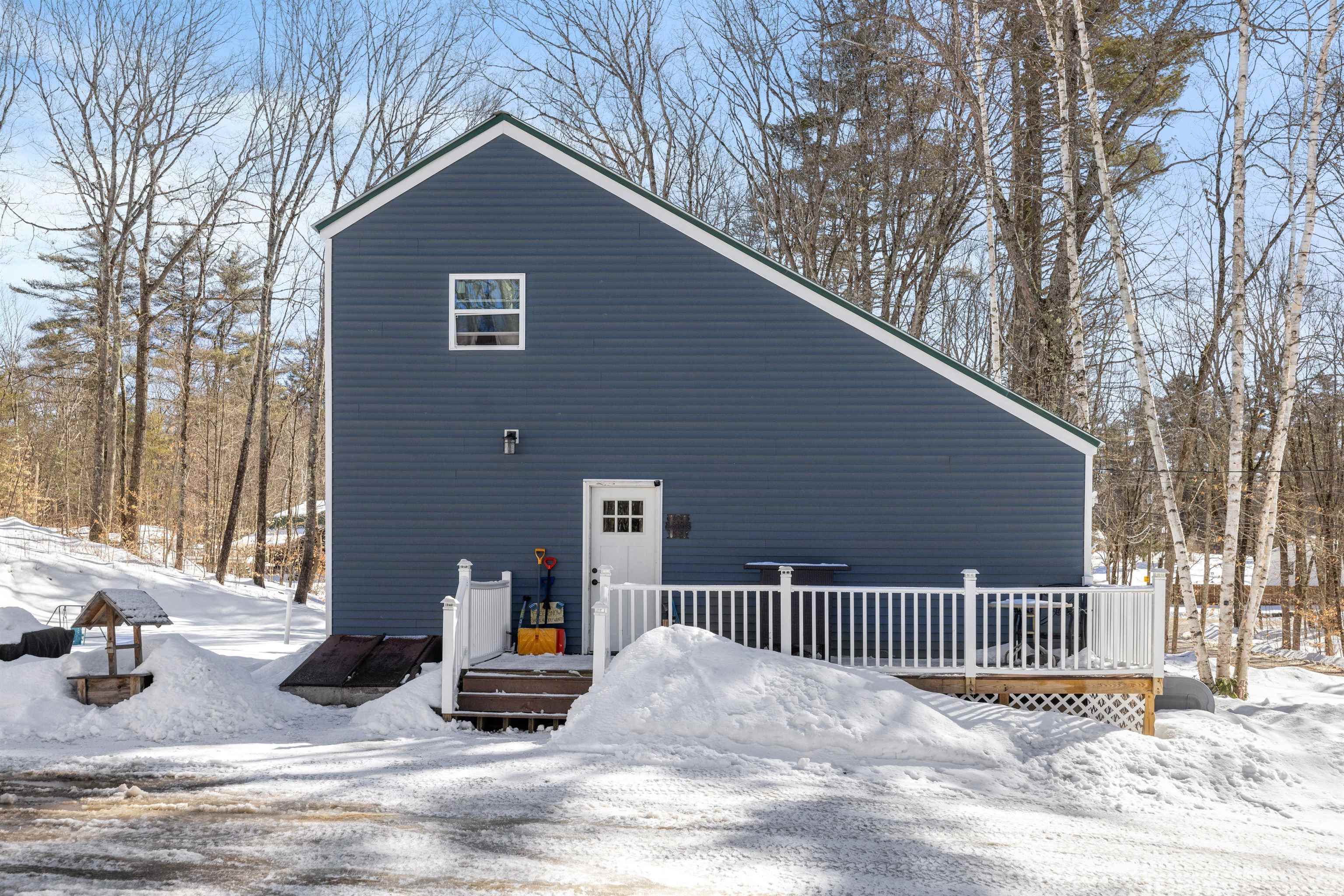 Barnstead, New Hampshire 03218, United States, 3 Bedrooms Bedrooms, ,1 BathroomBathrooms,Residential,Pending,81128