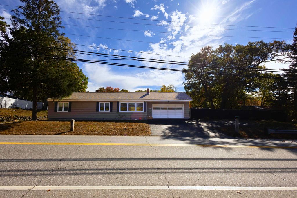 Photo of 426 Goffstown Road, Manchester, NH 03102 (MLS # 5066164)