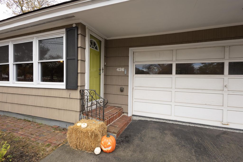 Photo of 426 Goffstown Road, Manchester, NH 03102 (MLS # 5066164)