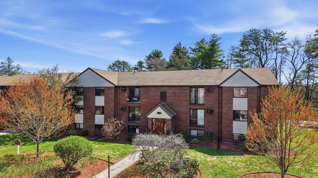 Photo of 36 English Village Road #102, Manchester, NH 03102 (MLS # 5087355)