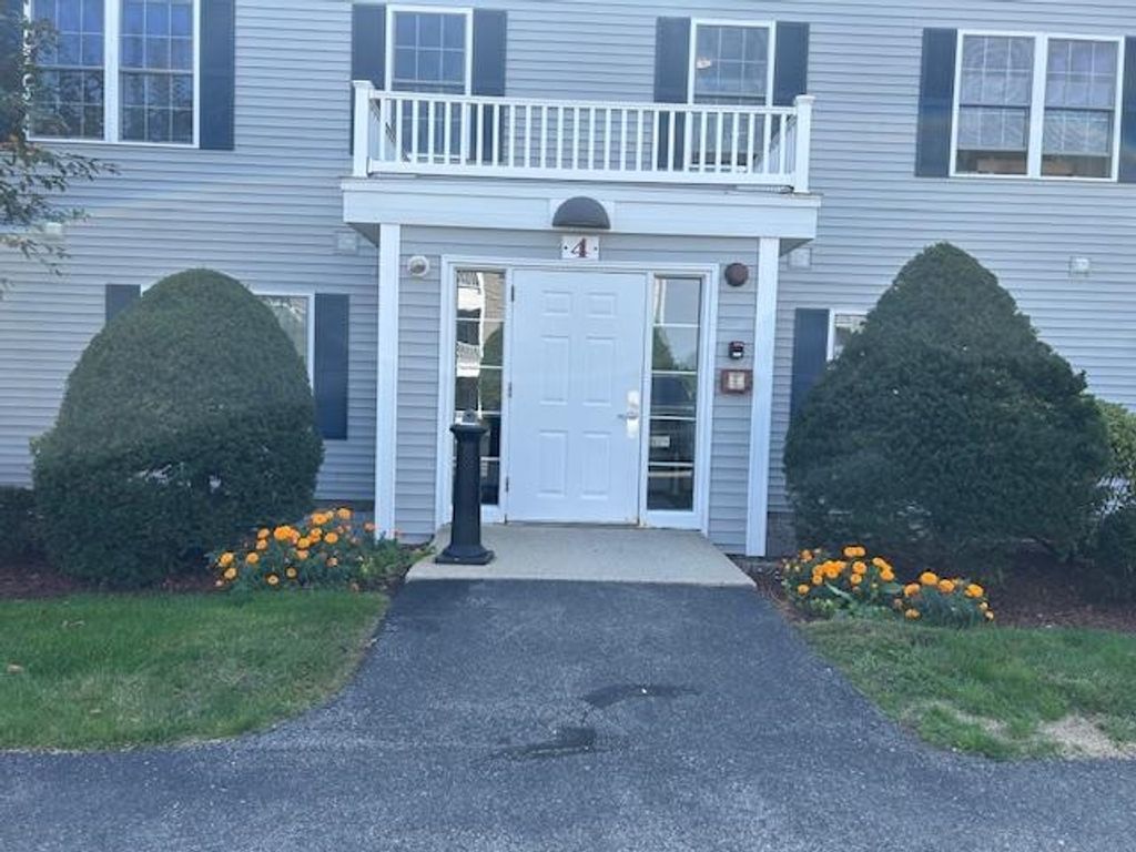 Photo of 4 Crestview Circle #112, Londonderry, NH 03053 (MLS # 5061250)