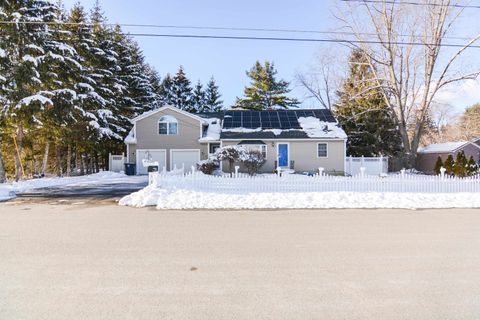 Photo of 14 Millbrook Drive, Nashua, NH 03062 (MLS # 5074585)