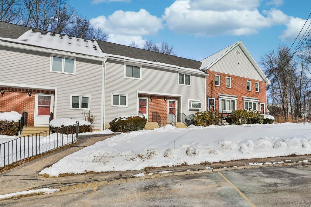 Photo of 47 Willow Creek Drive, Hudson, NH 03051 (MLS # 5074663)