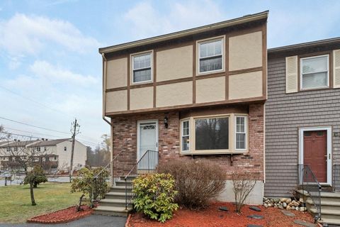 Photo of 1 Stonegate Lane, Derry, NH 03038 (MLS # 5082262)