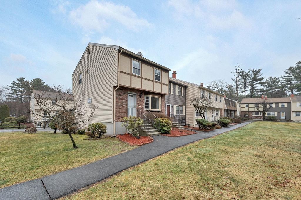 Photo of 1 Stonegate Lane, Derry, NH 03038 (MLS # 5082262)