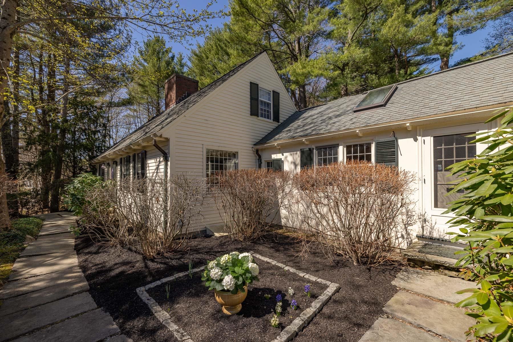 Portsmouth, New Hampshire 03801, United States, 3 Bedrooms Bedrooms, ,4 BathroomsBathrooms,Residential,Pending,116499