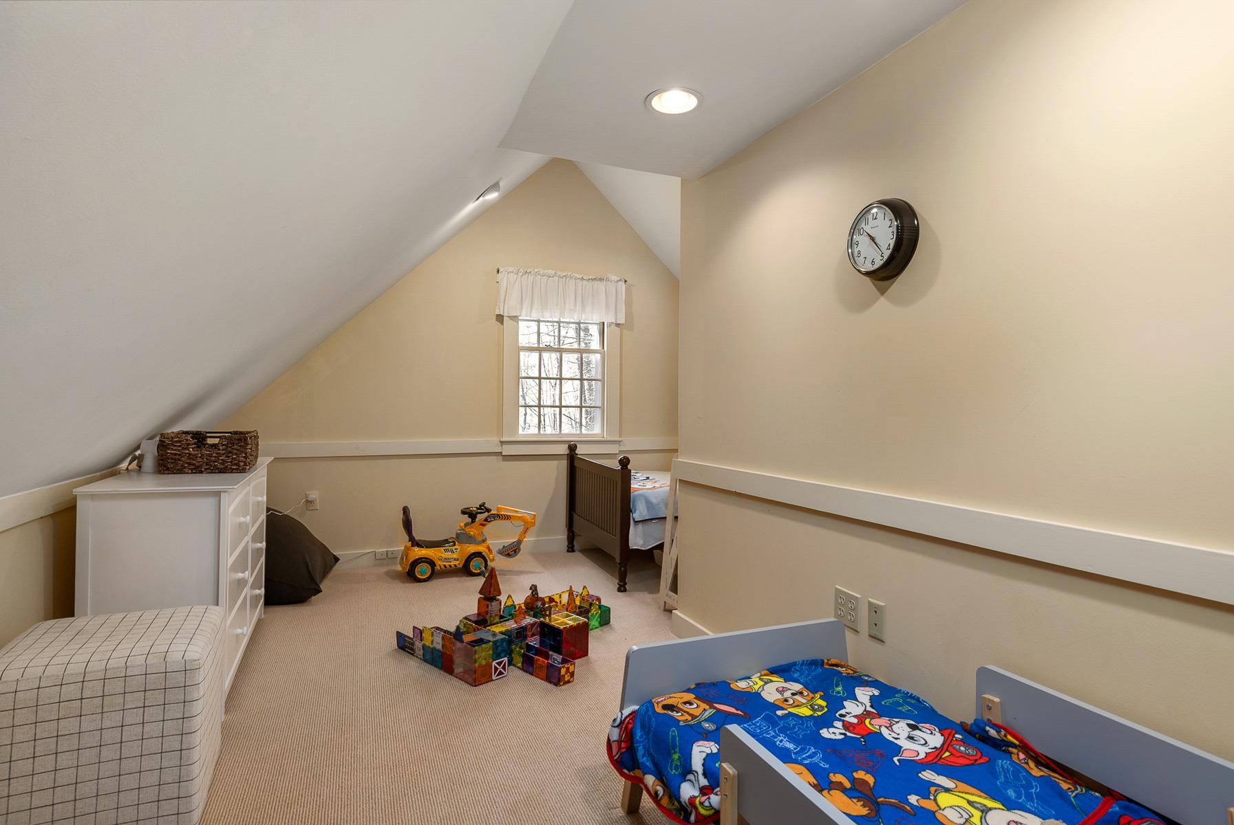 Portsmouth, New Hampshire 03801, United States, 3 Bedrooms Bedrooms, ,4 BathroomsBathrooms,Residential,Pending,116499