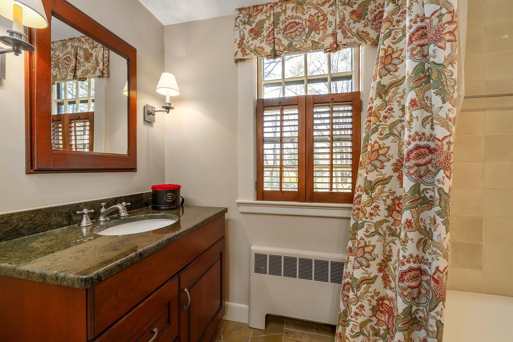 Portsmouth, New Hampshire 03801, United States, 3 Bedrooms Bedrooms, ,4 BathroomsBathrooms,Residential,Pending,116499