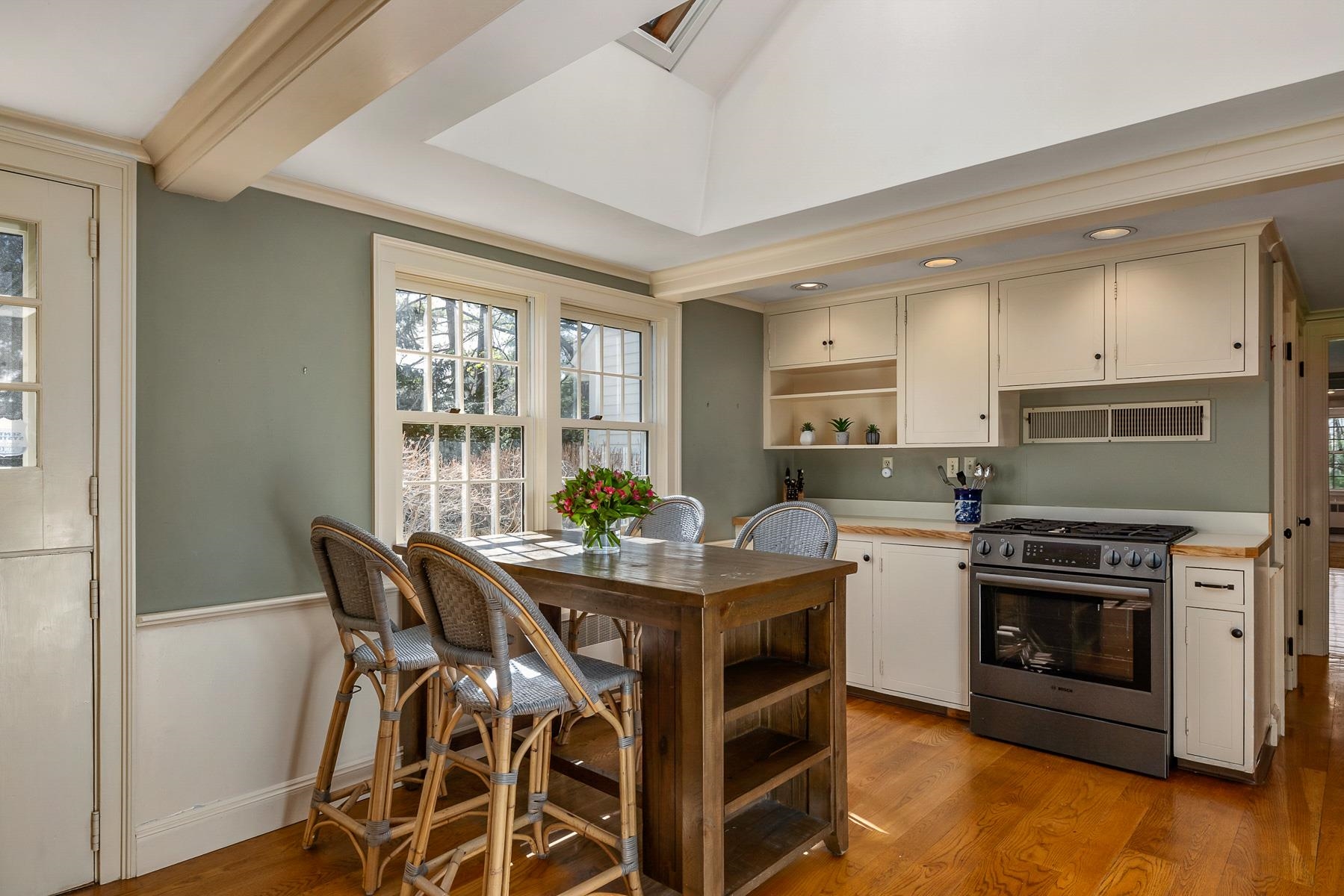 Portsmouth, New Hampshire 03801, United States, 3 Bedrooms Bedrooms, ,4 BathroomsBathrooms,Residential,Pending,116499