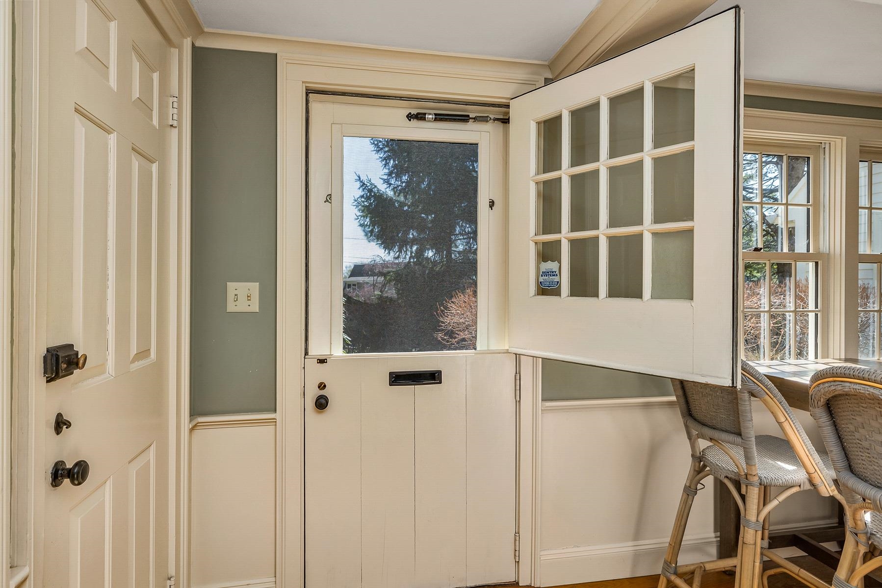 Portsmouth, New Hampshire 03801, United States, 3 Bedrooms Bedrooms, ,4 BathroomsBathrooms,Residential,Pending,116499