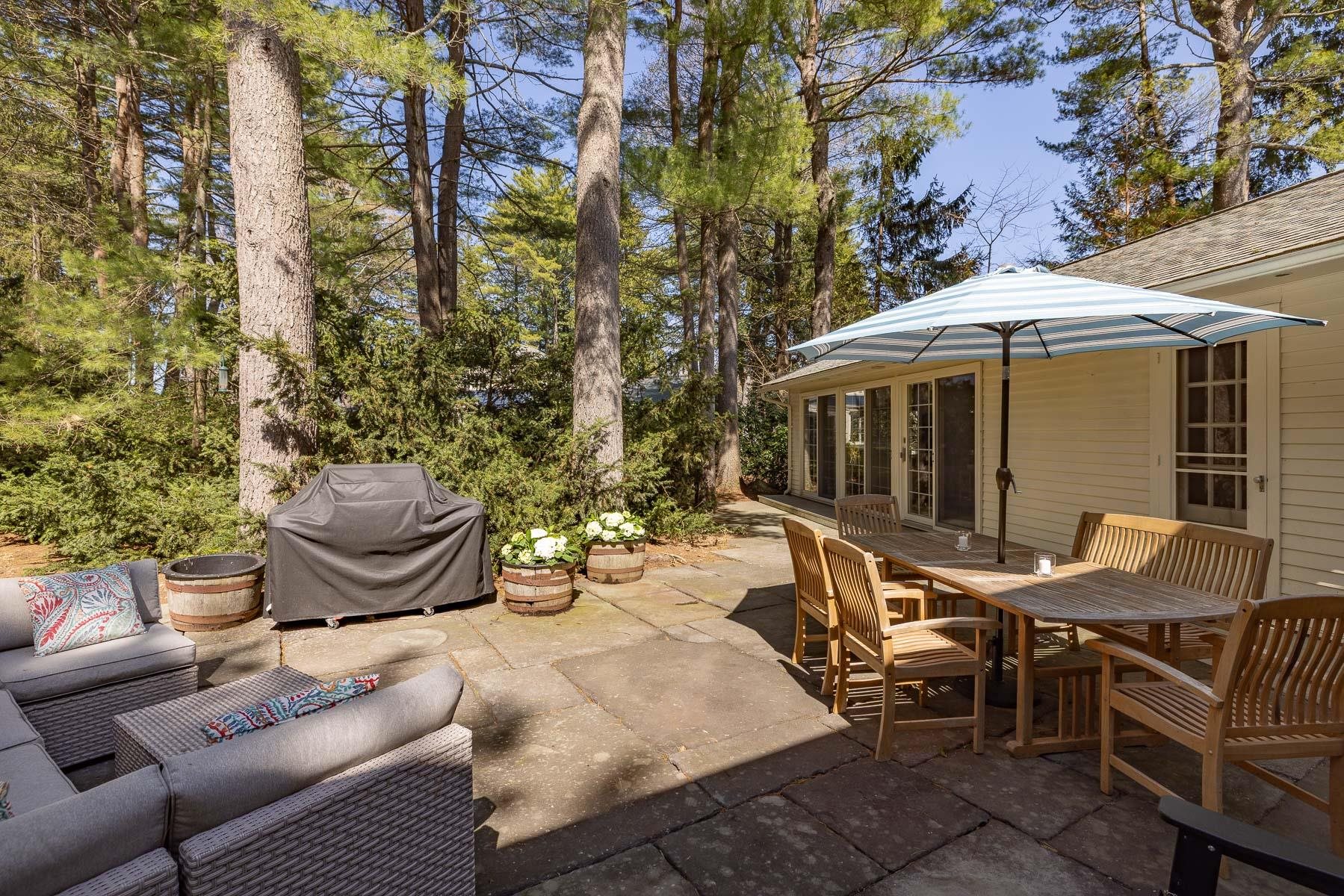 Portsmouth, New Hampshire 03801, United States, 3 Bedrooms Bedrooms, ,4 BathroomsBathrooms,Residential,Pending,116499