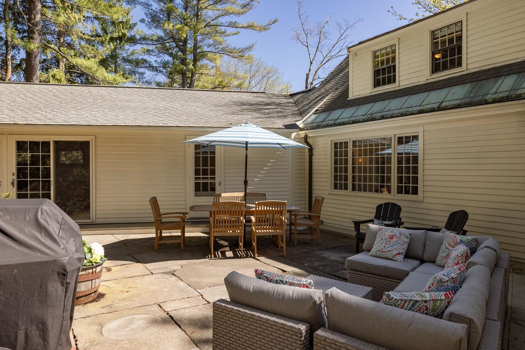 Portsmouth, New Hampshire 03801, United States, 3 Bedrooms Bedrooms, ,4 BathroomsBathrooms,Residential,Pending,116499