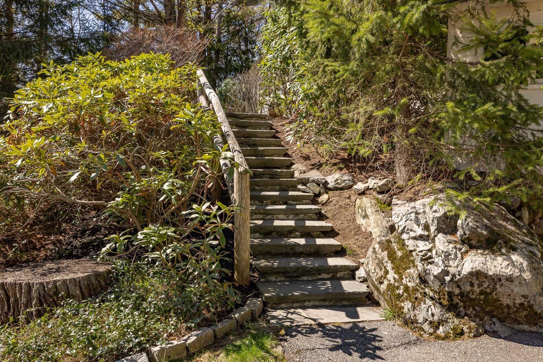 Portsmouth, New Hampshire 03801, United States, 3 Bedrooms Bedrooms, ,4 BathroomsBathrooms,Residential,Pending,116499