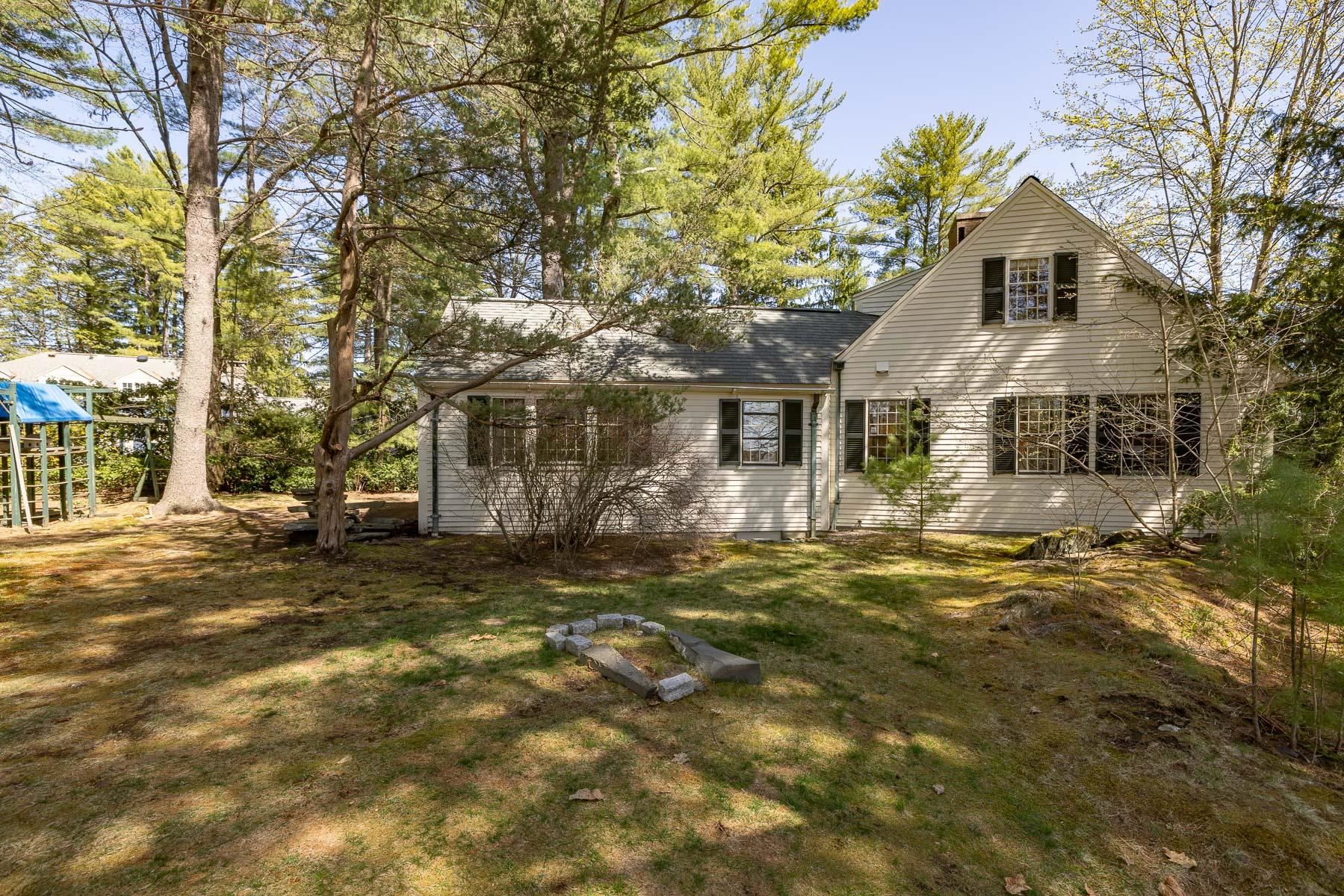 Portsmouth, New Hampshire 03801, United States, 3 Bedrooms Bedrooms, ,4 BathroomsBathrooms,Residential,Pending,116499