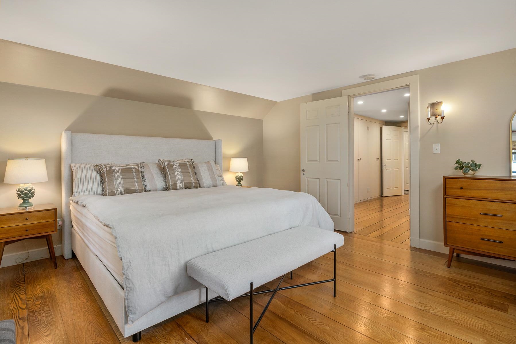 Portsmouth, New Hampshire 03801, United States, 3 Bedrooms Bedrooms, ,4 BathroomsBathrooms,Residential,Pending,116499