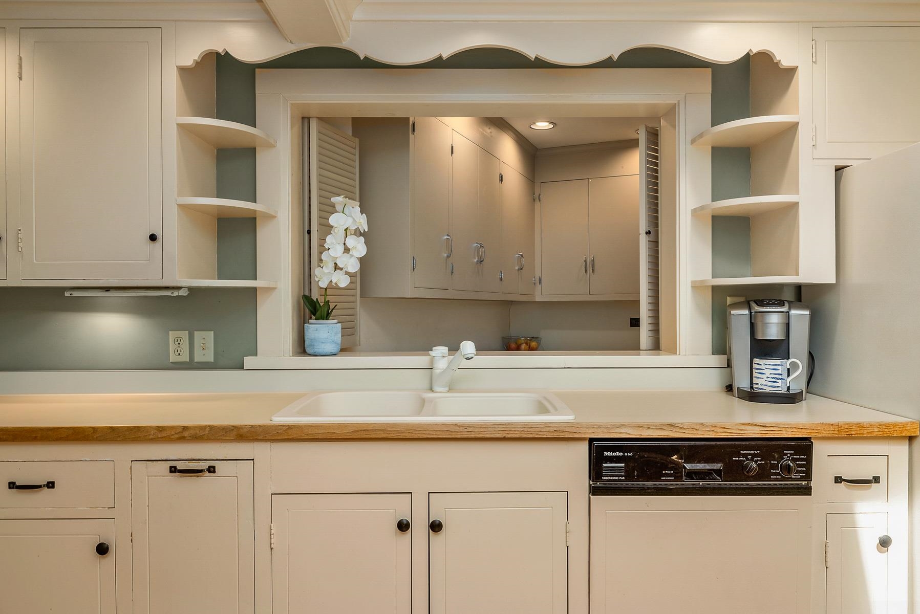 Portsmouth, New Hampshire 03801, United States, 3 Bedrooms Bedrooms, ,4 BathroomsBathrooms,Residential,Pending,116499