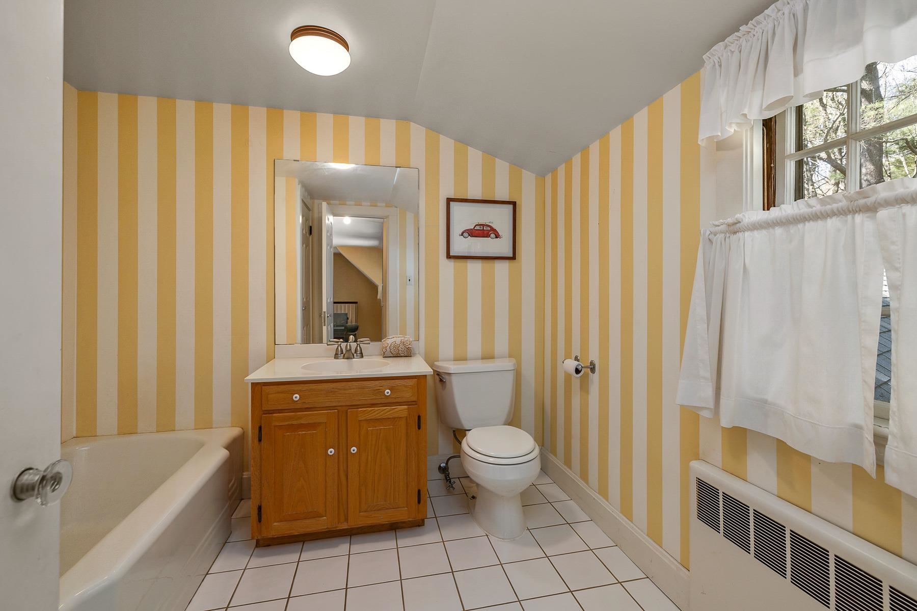 Portsmouth, New Hampshire 03801, United States, 3 Bedrooms Bedrooms, ,4 BathroomsBathrooms,Residential,Pending,116499