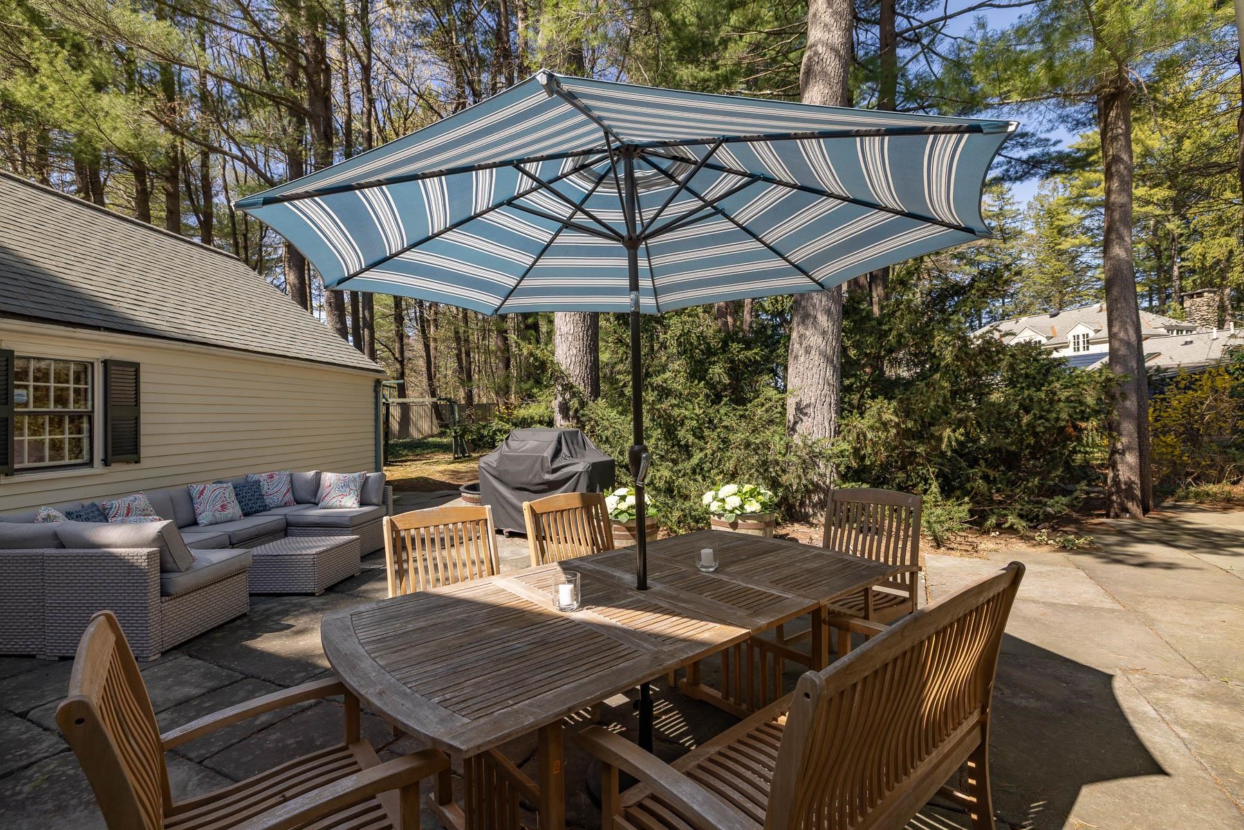 Portsmouth, New Hampshire 03801, United States, 3 Bedrooms Bedrooms, ,4 BathroomsBathrooms,Residential,Pending,116499