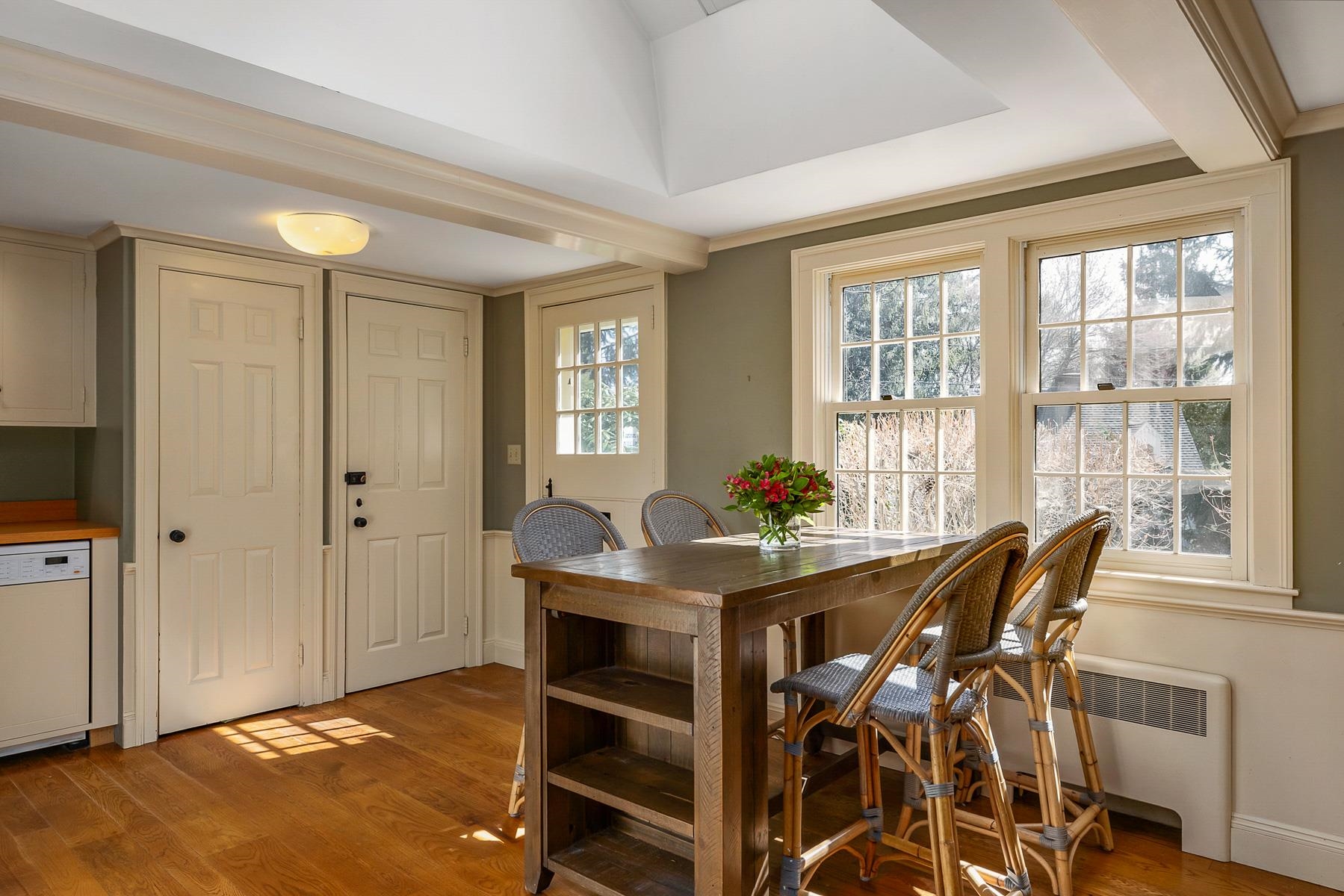 Portsmouth, New Hampshire 03801, United States, 3 Bedrooms Bedrooms, ,4 BathroomsBathrooms,Residential,Pending,116499