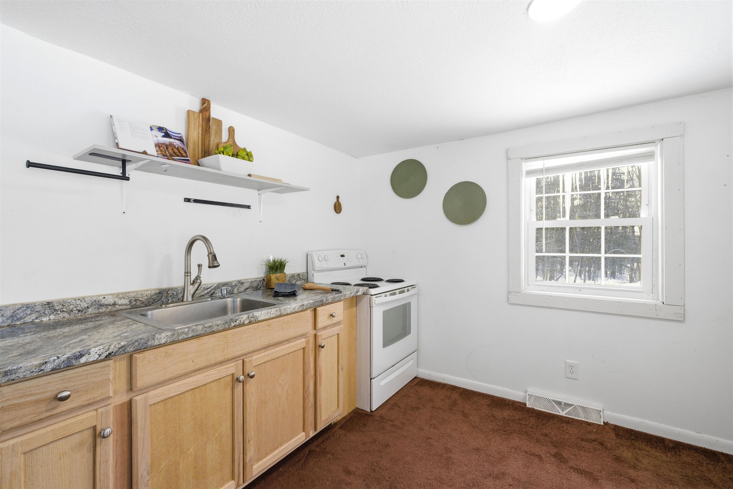 16 Bowen School Road