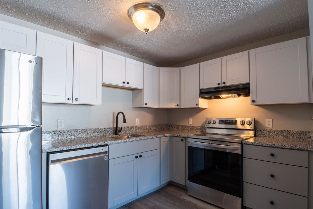 Photo of 535 Calef Road #17, Manchester, NH 03103 (MLS # 5074350)