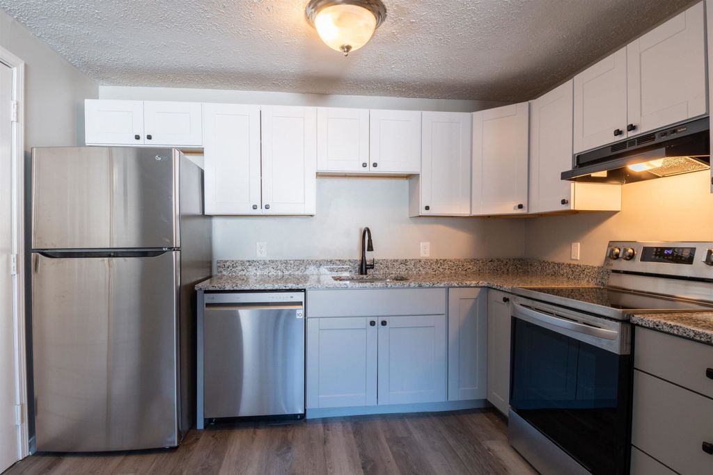 Photo of 535 Calef Road #17, Manchester, NH 03103 (MLS # 5074350)