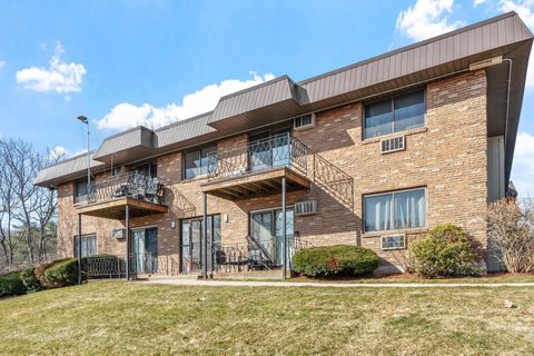 Photo of 11 Strawberry Bank Road #5, Nashua, NH 03062 (MLS # 5086016)