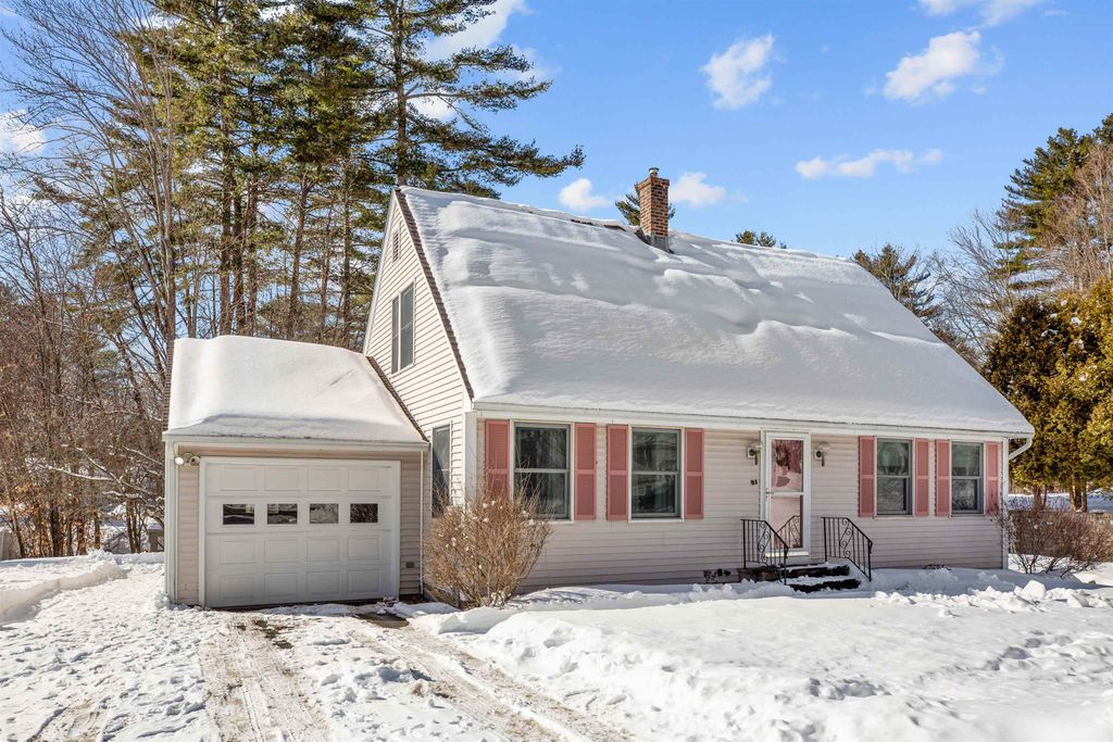 Photo of 17 Cottage Circle, Lebanon, NH 03784 (MLS # 5077589)