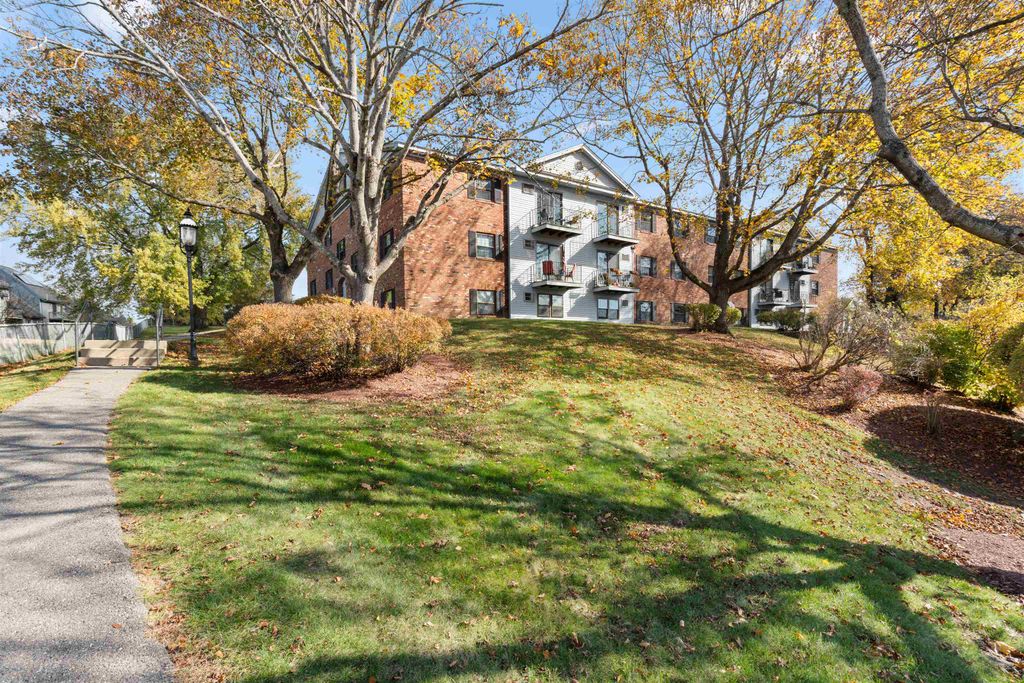 Photo of 2 Bristol Court #352, Derry, NH 03038 (MLS # 5067646)