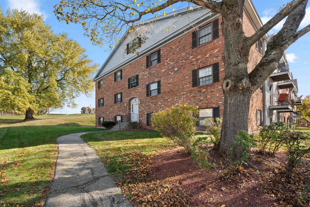 Photo of 2 Bristol Court #352, Derry, NH 03038 (MLS # 5067646)